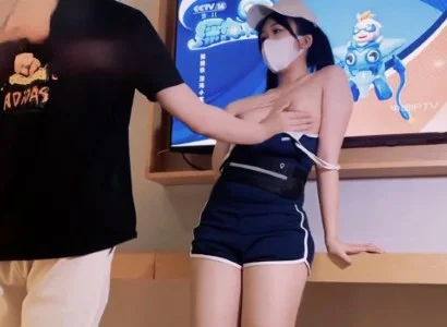 Em bán TV xinh đẹp và người khách may mắn