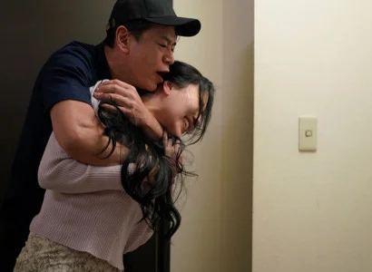 Nữ ca sĩ bị fan thô bạo xâm hại vì dung mạo đắm say lòng người