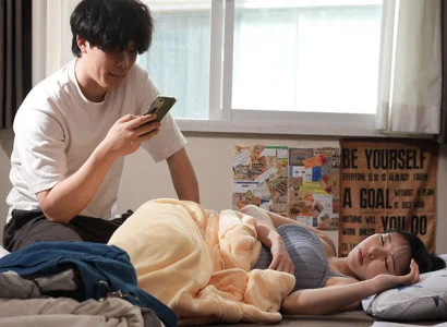 Gã chồng thích ngắm người yêu ngoại tình