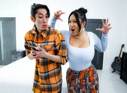 Chàng con trai mang lại cho mẹ kế xăm trổ hàng múp cực khoái